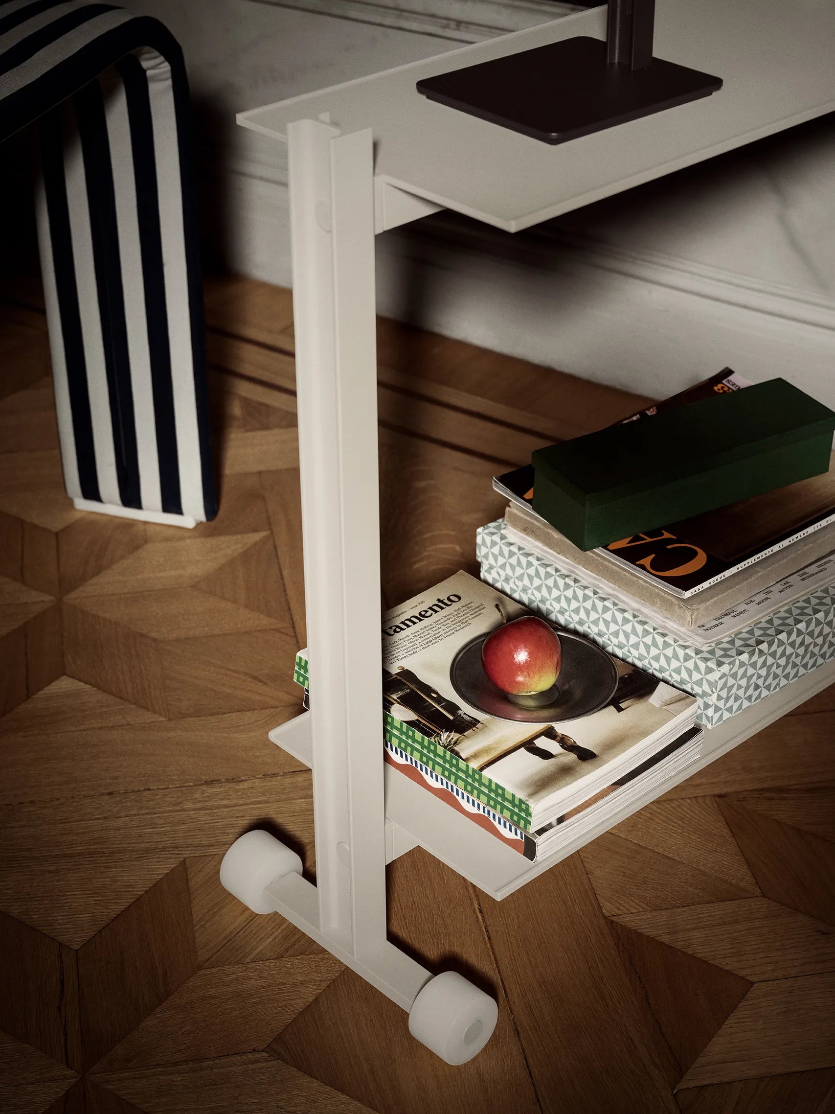 Museum Trolley - White - image 5