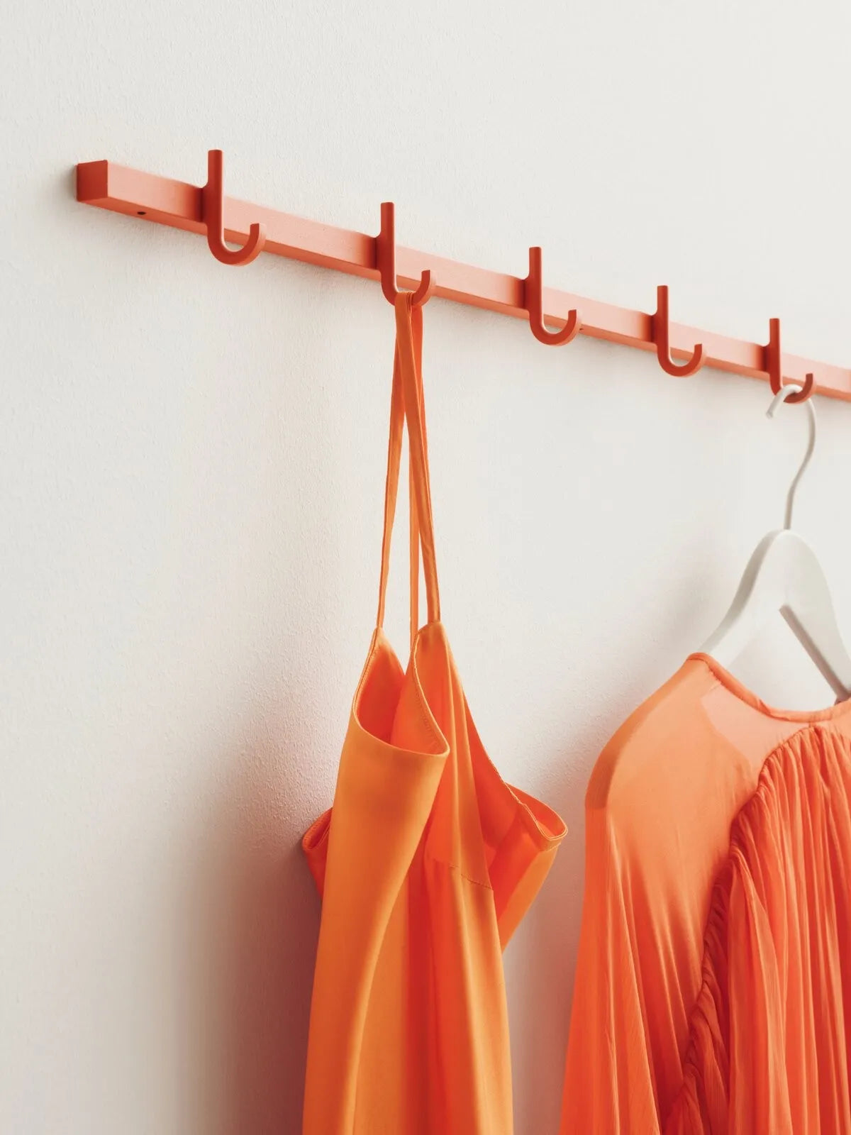 Relief Hook rail, Medium - W82, Orange - image 2