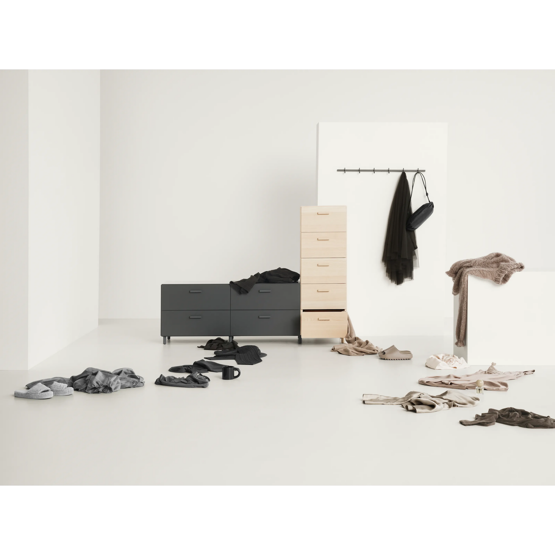 Relief Chest of drawers, low Grey - image 2