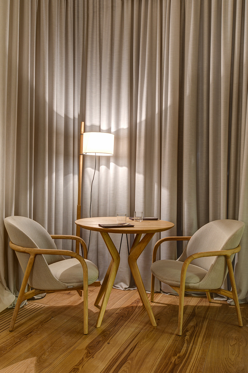 Lakri table - image 11