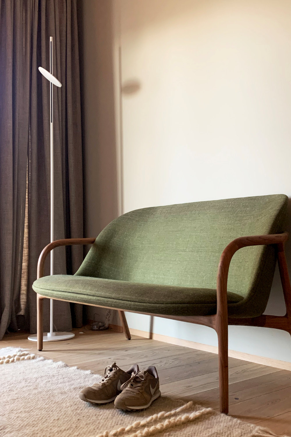 Neva sofa trimmed - image 7